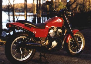 Honda VT500C & VT500D Workshop Repair Manual (English-German-French) 1983